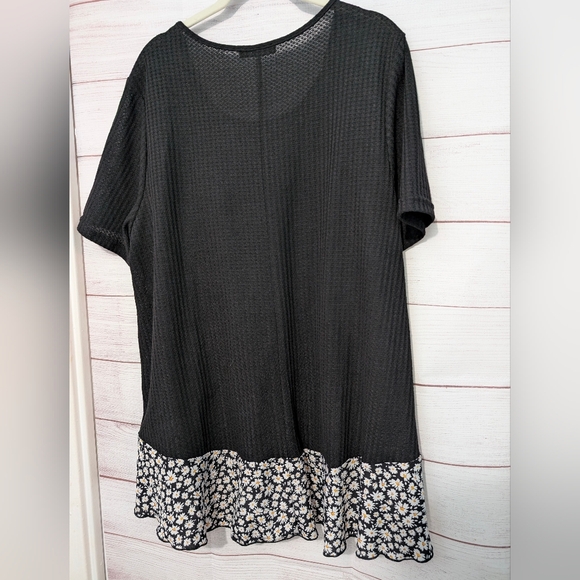 Euc Shein black waffle 🧇 knit short sleeve shirt with floral chiffon trim 2X/3X - Picture 5 of 8